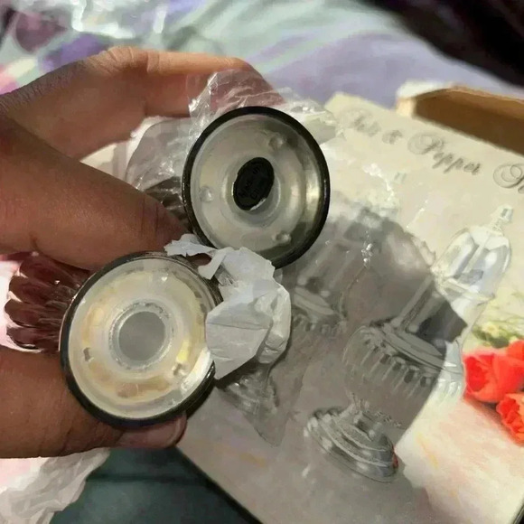 NWOT salt shakers - Picture 8 of 9